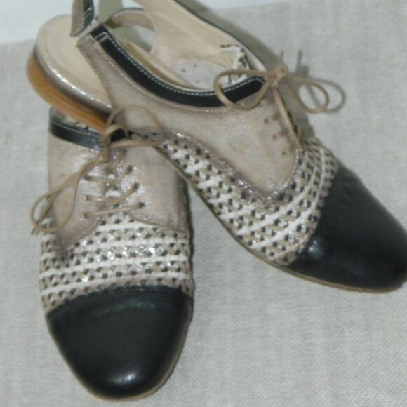 Unity In Diversity Oxford Black Gold Metallic Open Back Flats  Size 39  U.S. 8.5 - Picture 9 of 13